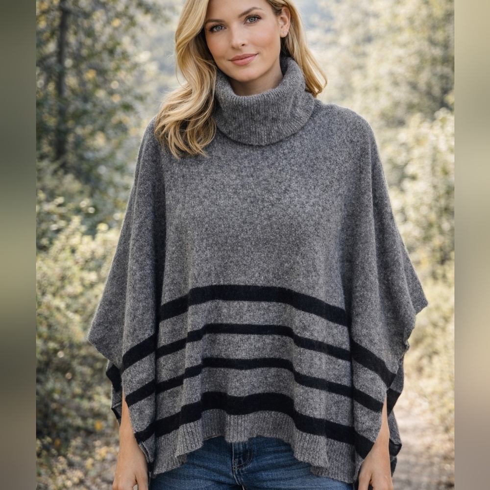 Tahari Yak Hair & Wool Turtle Neck Oversized Poncho Sweater Sz M Cozy Coastal